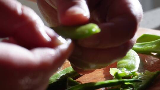 【镜头合集】处理清洗荷兰豆蔬菜维生素视频素材模板下载
