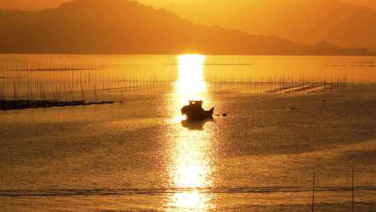 海上落日 海上养殖  金色海面