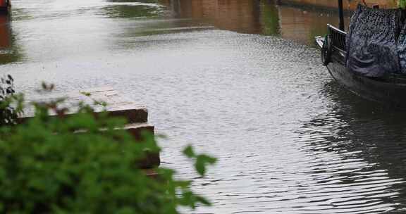 江南水乡古镇雨季烟雨浙江南浔古镇