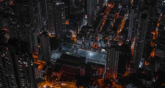 夜间空中城市运动场