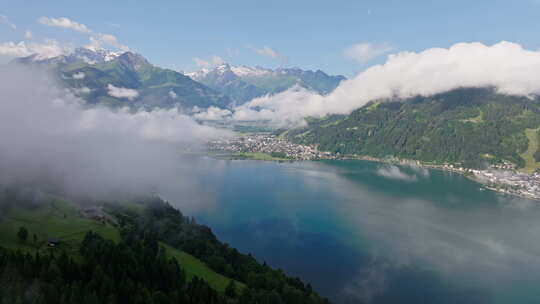 湖边生活与雄伟的山景在Zell Am s