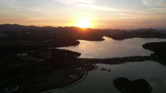 深圳市宝安石岩湖湿地公园日落航拍