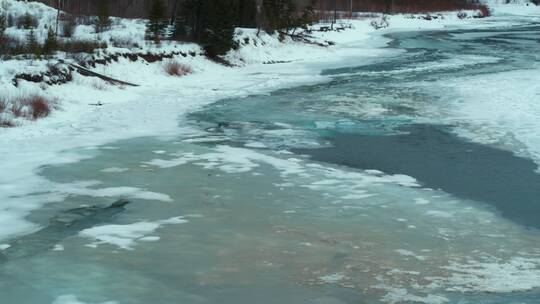 结冰的河流