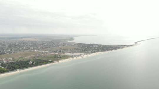 沙滩海岸城市的鸟瞰图