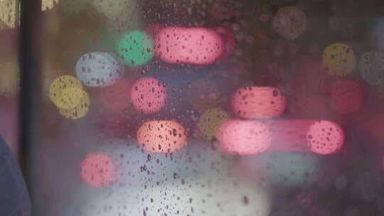 雨天坐公交车车窗雨滴视频素材模板下载
