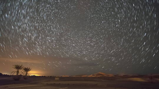 神秘的沙漠星空