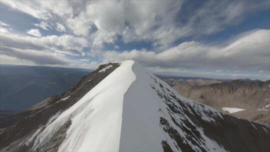 那玛峰c1营地，一镜到底飞跃峰顶，遥望贡嘎