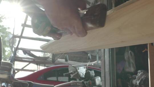 唯美木工削木锯木刨木木工木屑家具生产