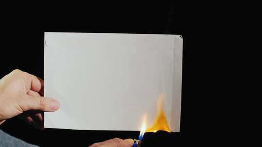 用火机点燃白纸视频素材模板下载