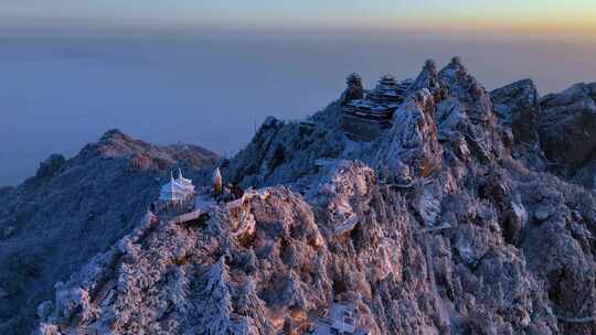 河南老君山清晨雪后云海日出航拍