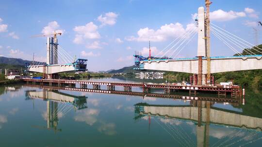 航拍新安江上在建的建德大桥
