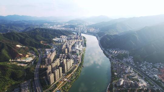 杭州建德城区晨雾中航拍