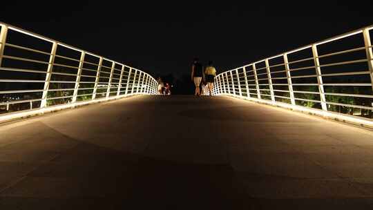 东安湖 公园 夜景 游玩 夏夜视频素材模板下载