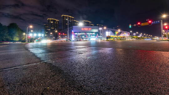 中国辽宁沈阳浑南区十字路口夜景延时摄影