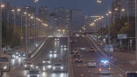 救护车 救护车行驶在城市道路视频素材模板下载