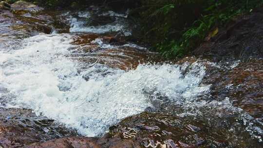 山间小溪流水山泉水