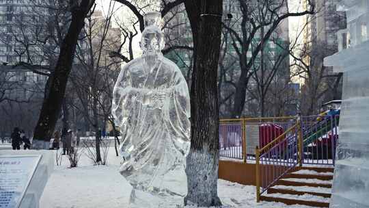 户外冰雕人像与冰雪游乐场景致兆麟公园冬天