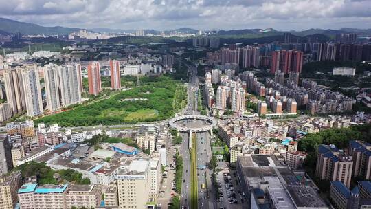 深圳龙华观澜大运站环形天桥航拍全景右环绕