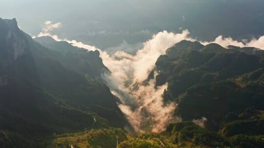 4k航拍高山峡谷云海