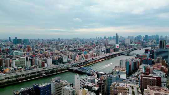 航拍日本东京市中心江户川河摩天大楼天际线
