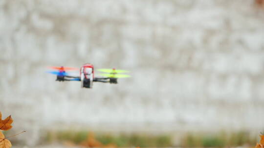 无人机在地面低空飞行视频素材模板下载