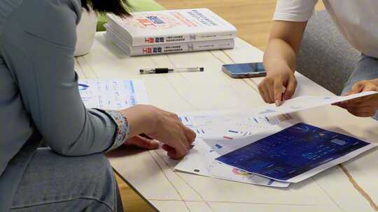 【全新低价】商务会议讨论数据分析