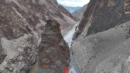 西藏八宿318国道怒江大峡谷航拍自然风光