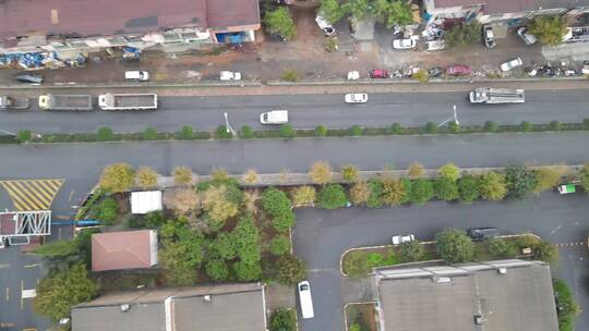 无人机在空中拍摄工厂道路