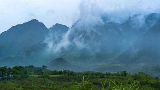 秦岭山脉云海云雾飘动