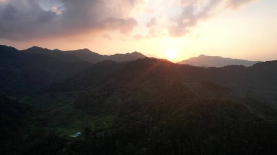 新农村大山田野森林日出日落夕阳朝阳