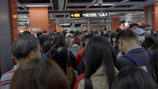 2023广州地铁人挤人白领上下班合集