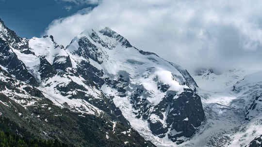 美丽雪山峡谷航拍