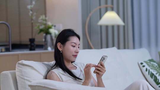 精致女生居家休闲生活