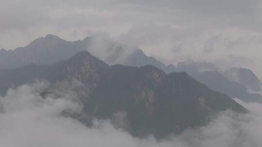 黄山云雾缭绕航拍