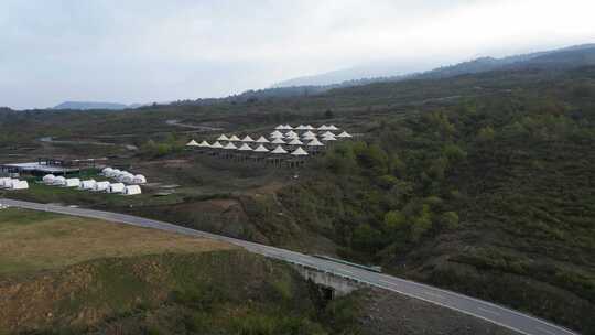 户外露营地帐篷房屋全景