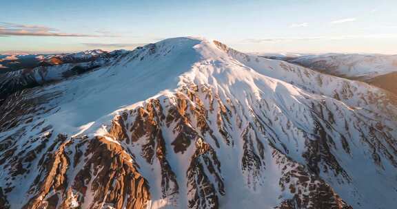 航拍雪山美景