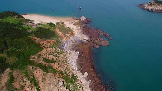 航拍平潭大嵩岛原生态海岛海浪碧海蓝天沙滩