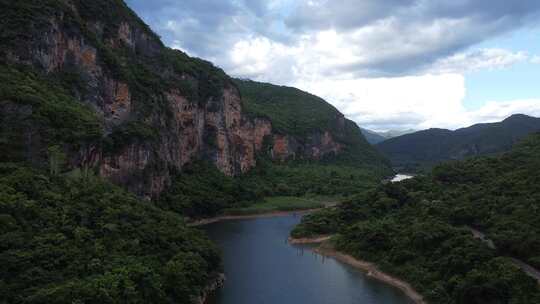 海南鹦哥岭中部山区