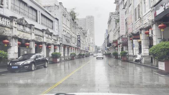 下雨天街道