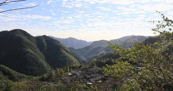 秋天山村秋色