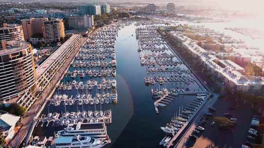 航拍洛杉矶玛丽安德尔雷湾威尼斯运河日出视频素材模板下载