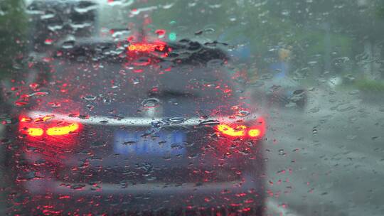 下雨 雨天 雨天出行 雨水