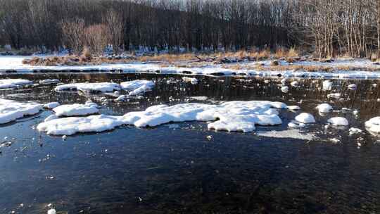 航拍大兴安岭不冻河根河雪景