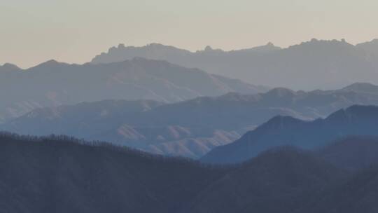 航拍山脉地质公园沟壑峰峦风光雄威高山湖泊