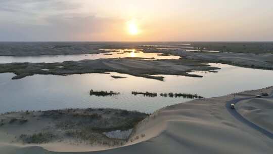新疆罗布人村寨塔克拉玛干沙漠日落
