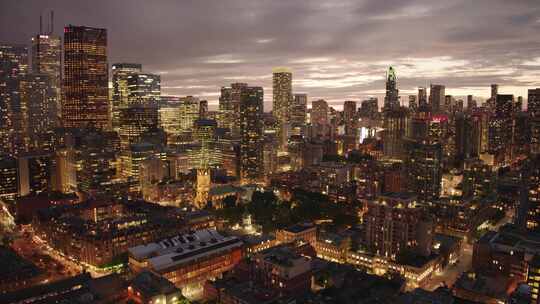 航拍加拿大多伦多市中心摩天大楼夜景灯光
