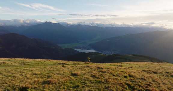 徒步旅行，人，山，山