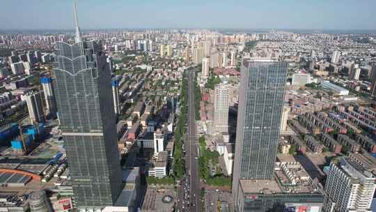 城市街道上空鸟瞰全景