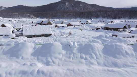 航拍新疆禾木雪景森林雪地小木屋禾木桥雪山