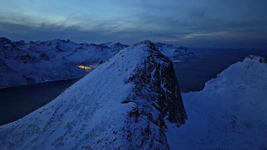 挪威塞尼亚岛北极圈峡湾地貌冬季雪景航拍